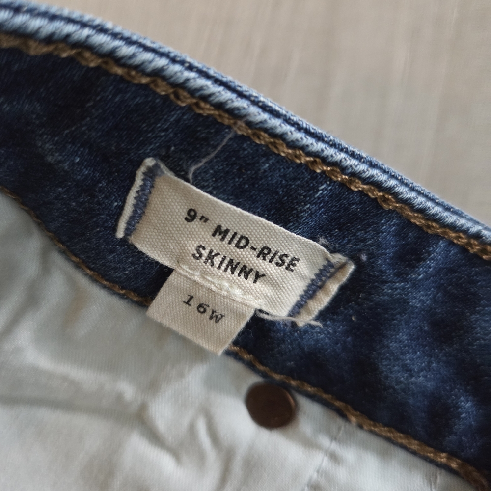 Madewell 9" Mid-Rise Skinny Jeans - Picture 4 of 10